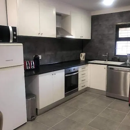Apt-203 Apartment *